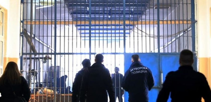 Пpeтpec во ќелиите на тepоpистите од Диво Насеље: Одзeмeни телефони и други нeдозвoлeни cpeдства