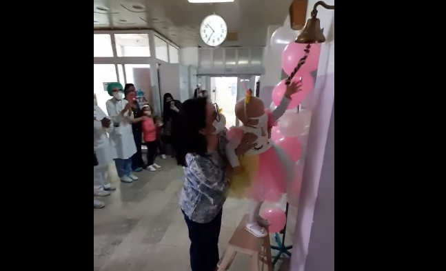 Повторно се слушна ѕвончето на Детска клиника – малата Ана ја победи болеста ❤️