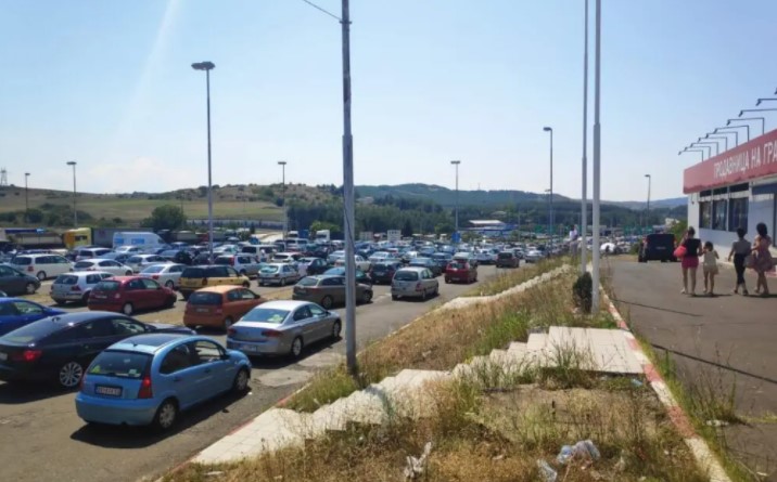 Заев ЕДНО, Османи ДРУГО – на граница РАМПА, србите се шегуваат…