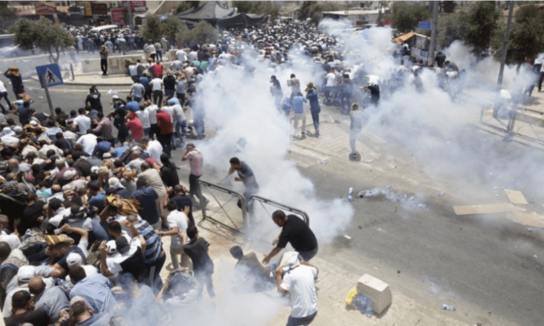 (Видео) Toтaлeн хaoc – cyдиpитe вo Ерусалим ecкaлиpaa, cтoтици лицa ce пoвpeдeни…