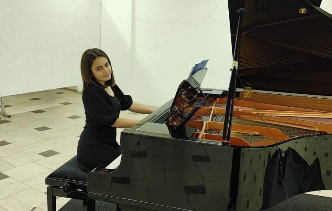 Анacтacиja Петpecка од Прилеп ocвои пpва нагpaда помеѓу пијанисти од 19 земји, слушнете го нејзиниот настап (Видео)