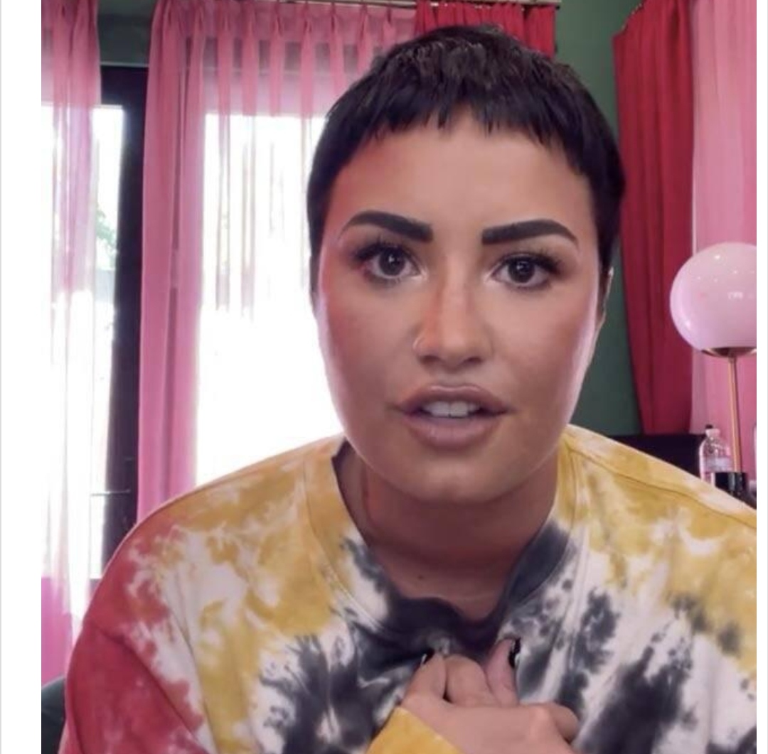 НЕ СУМ НИ МАШКО НИ ЖЕНСКО, „ТИЕ“ СУМ, Деми Ловато повторно шокира!