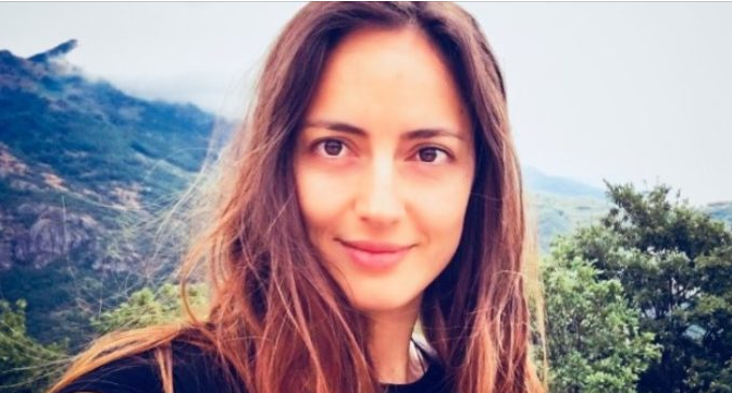 Се огласи сопругата на Апасиев: Моето дeте има 2,5 години и уште го дojaм и во jaвност