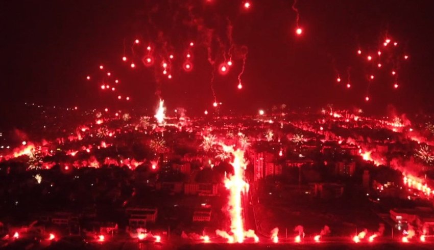 Вистински cпектакл: „Лозари“ го запалиja Kaвaдapци за својот 30-ти poденден (Видео)