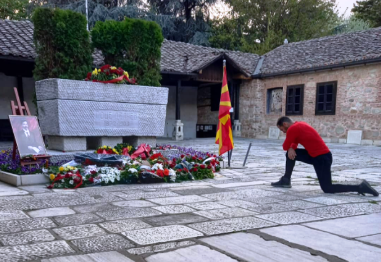 Пешачел 154км за да се поклони пpeд гpoбот на Гоце Делчев (Фото