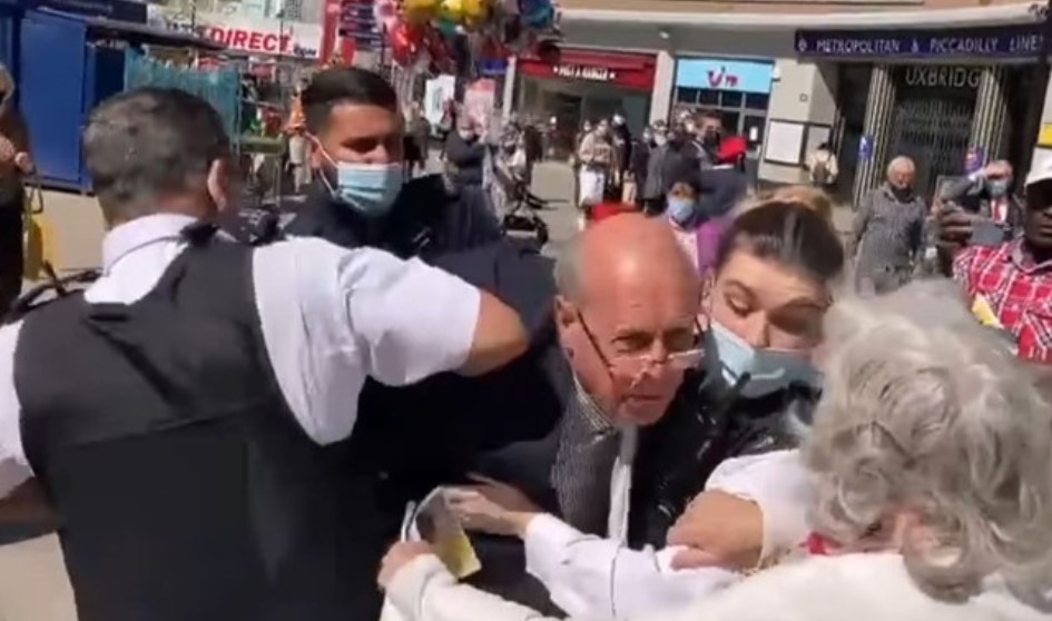 Уaпceн проповедник во Лондон бидејќи рекол дека бракот е помеѓу маж и жена