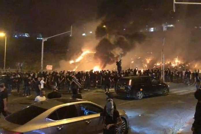 Гори Израел: Запалени синагоги, Нетанјаху прогласи вонредна состојба (ВИДЕО)