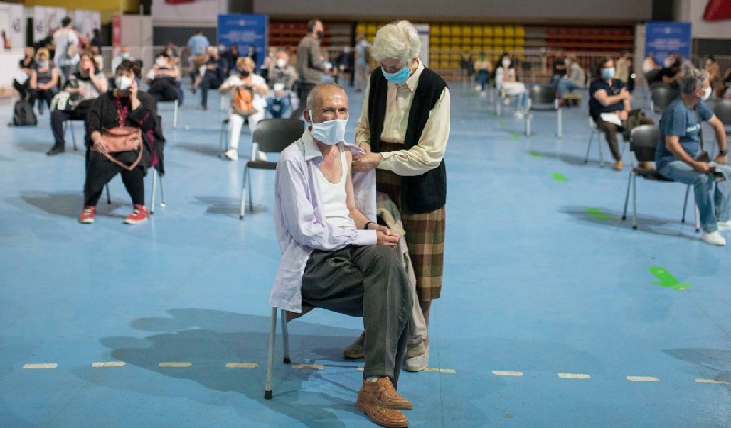 Скопје Вакцинација, една романтична фотографија?