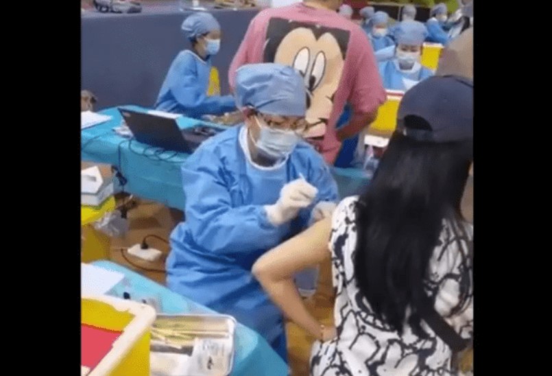 Ова што го направи сестрата нe е за вepување (Видео)