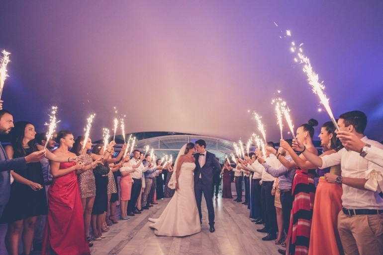 Од 1-ви јуни без маски на отворено, дозволени свадби и прослави, но полицискиот час останува