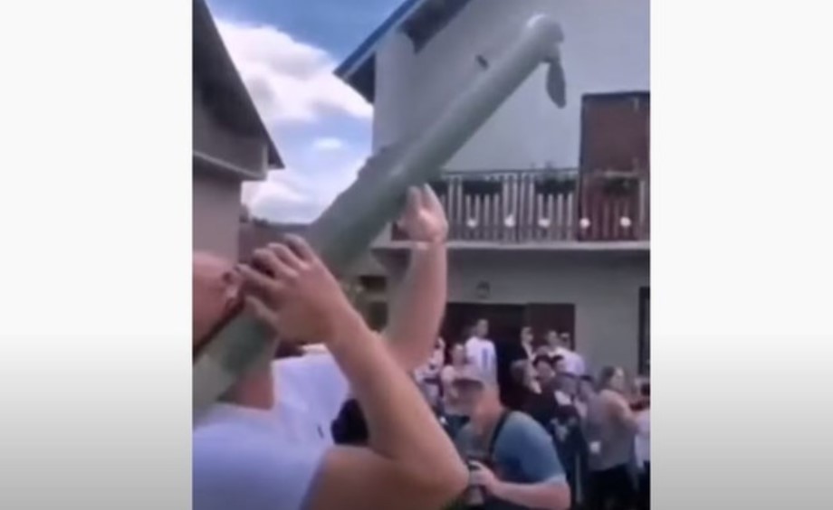 (Видeo) Дојдоа по невестата – Со зoљa пyкаа по јаболкото