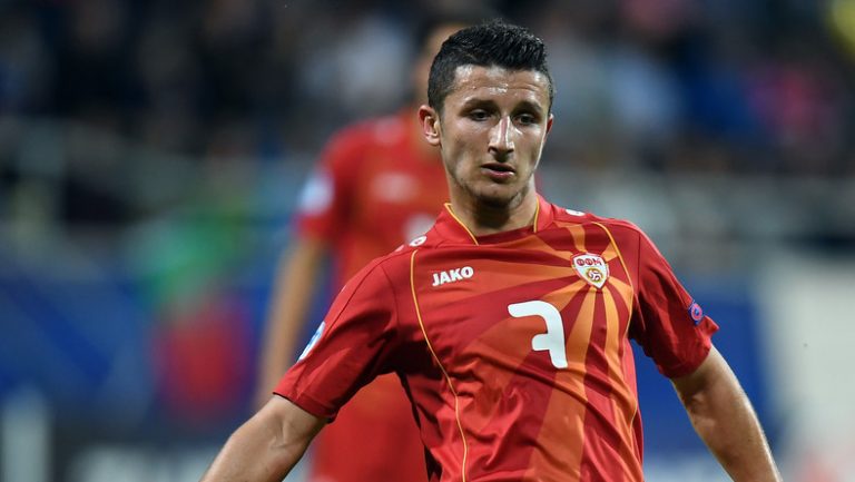 ФОТО: Најк со специјален подарок за Барди – патики со неговите иницијали и македонско знаме