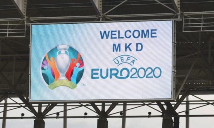 Македонија поштедена од „Северна“: „Добредојде МКД“ на семафорот во Букурешт