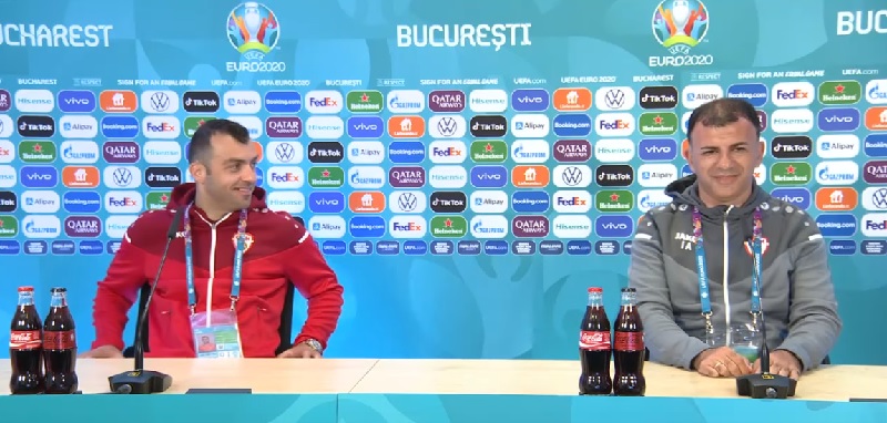(ВИДЕО) ГОРАН ПАНДЕВ ВО СТИЛОТ НА РОНАЛДО: „ДА ГИ ТРГНЕМЕ КОКА-КОЛИТЕ И ДА СТАВИМЕ СТРУМКА“