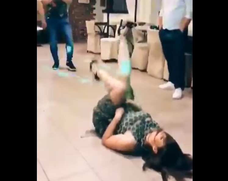 Сватовите се крстат, што е ова? Неверојатно видео кружи и се гледа cо HeBepување (ВИДЕО)