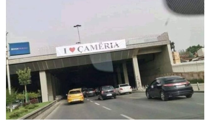 Огромен напис „Ја сакам Чемерија“ на мостот кај „Мавровка“ (Фото)