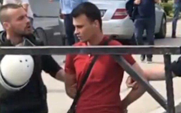 Аудио снимка од приведувањето на Стефан, полицаецот безобразно го пцуе