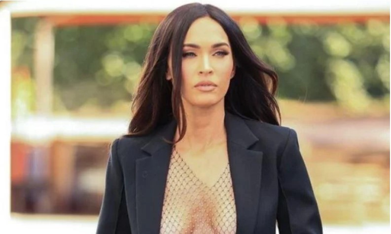 Фото: Меган Фокс во проѕирно боди