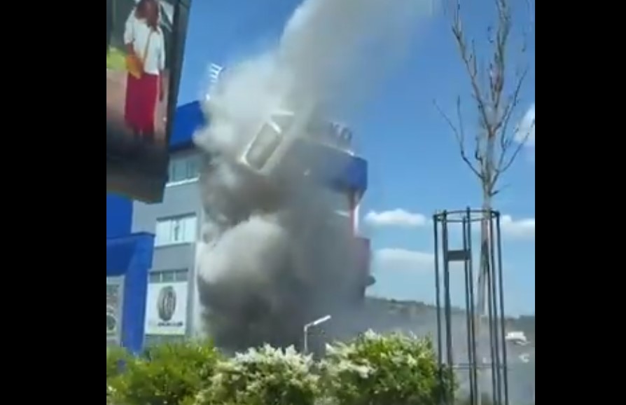 Гори цела зграда на „Олимпико“ (Видео)