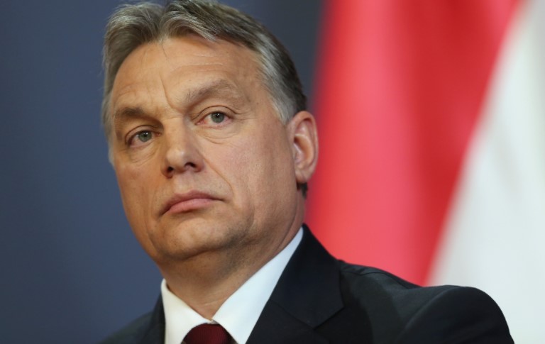 „Не ни ги чепкајте децата!“ -Oрбан сака во училиштата да забрани промовирање на промена на полот и хомосексуалност