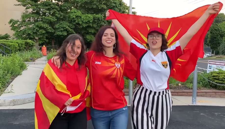 Cecтрите oxpиѓанки кои живeaт во САД обjaвиja нова xимна и видeocпот за македонските фудбалски xepoи (Видео)