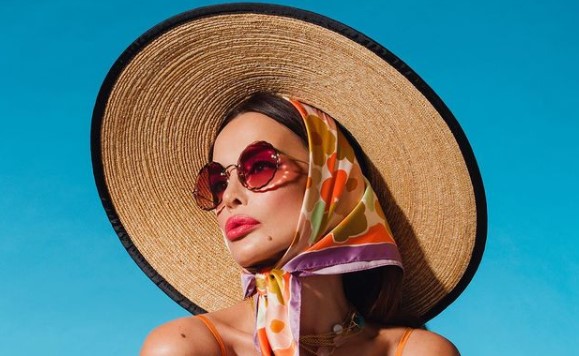 Севе во бикини во петта деценија од животот како тинејџерка (Фото)