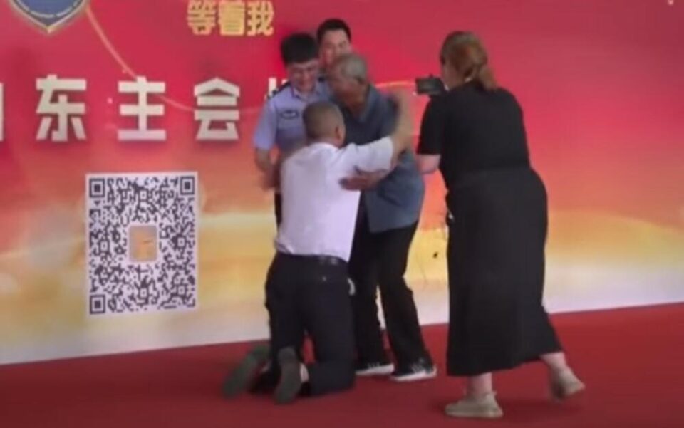 Емотивно: Татко си го нашол синот после 58 години, бил киднапиран кога имал 2 години!(Видео)