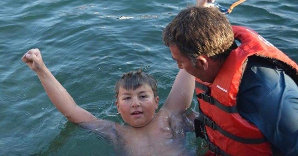 Марко го преплива Охридското езеро???