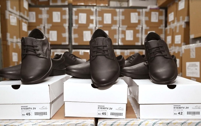 Пристигнаа 8.000 пара чевли за полицијата (Фото)