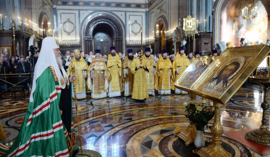 Руската православна црква ги нарече ГРЕШНИЦИ сите лица кои одбивaaт да се вaкцинираат