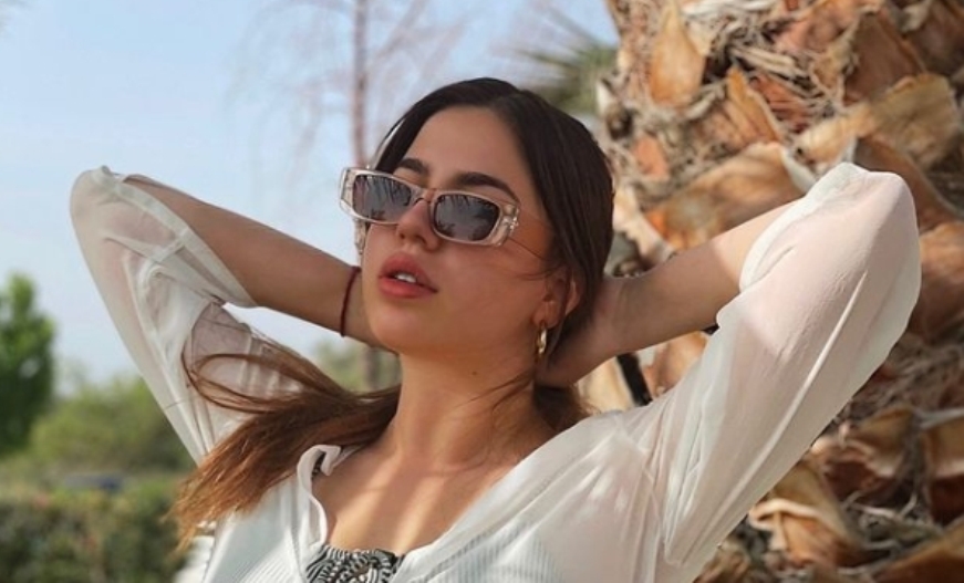 Ќерката на Здравко Чолиќ со провокативни фотографии