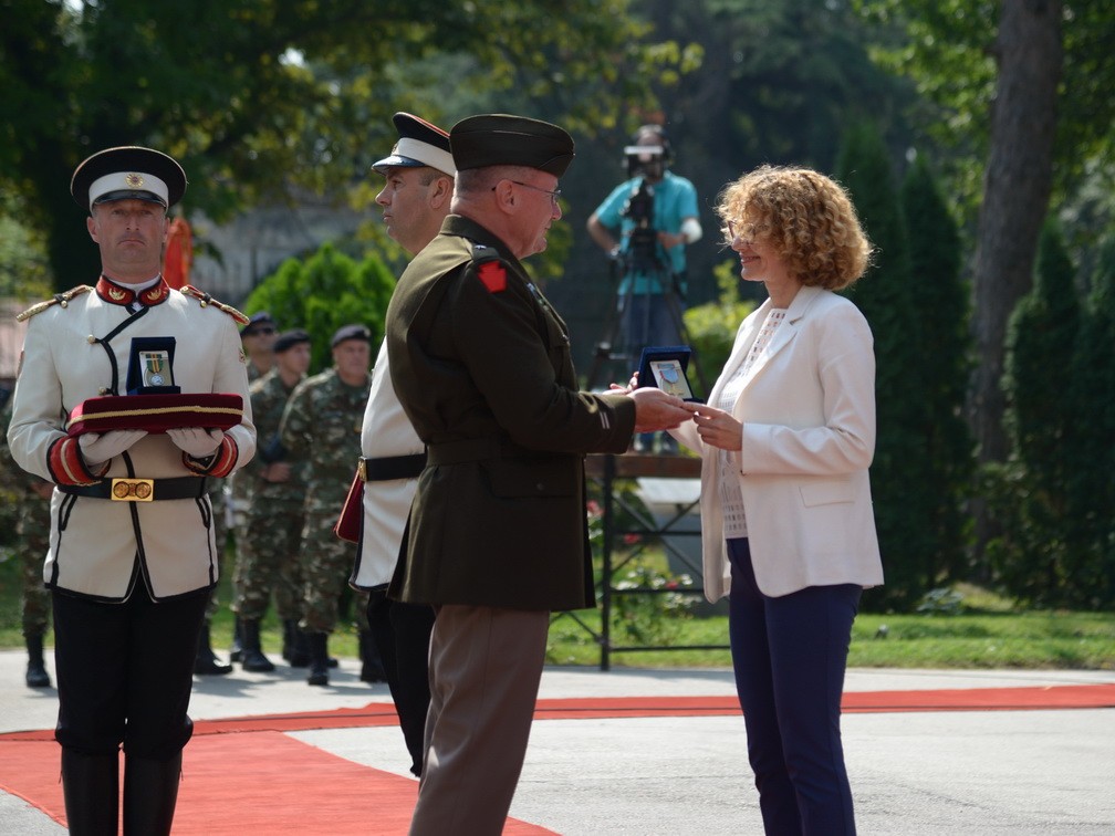 Шекеринска доби МЕДАЛ за лидерство и личен ангажман за влезот на Македонија во НАТО (Фото)