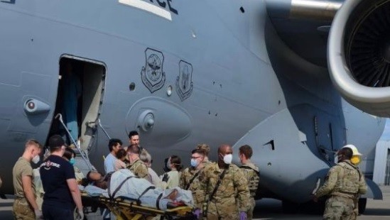 Авганистанка се породи во авион на пат за Германија: При евакуација од Кабул