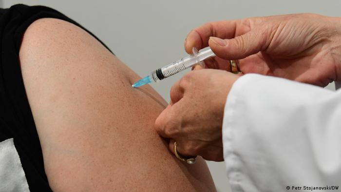 Зголемен интересот за вакцинација, вчера се аплицирани 18.877 вакцини, прва доза примиле 12.049 граѓани