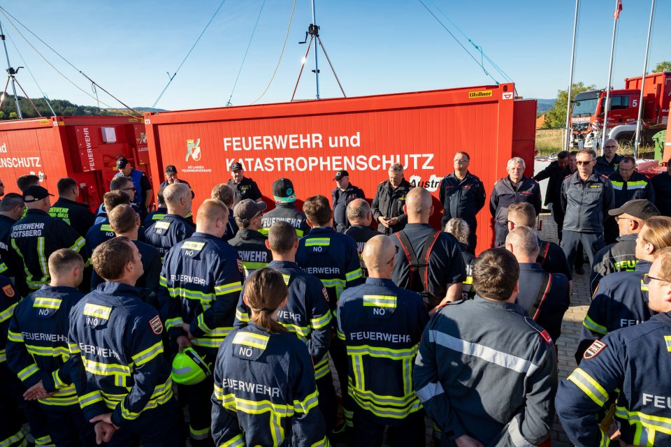 За ПОЧИТ! -Австриските доброволци користат ОДМОР за да гасат ПОЖАРИ во Македонија!