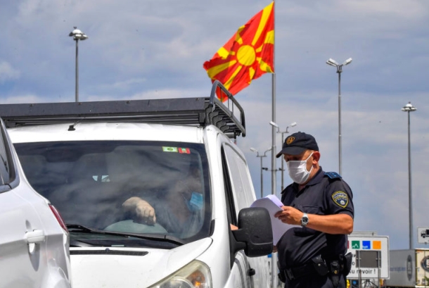 МАКЕДОНЦИТЕ НЕ ПРЕСТАНУВААТ ДА БЕГААТ – секојдневно наместо во изолација ја напуштаат земјата
