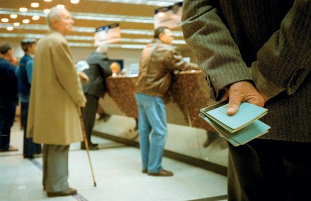 Пензионерите на нозе, ПЕНЗИЈАТА стигна предвреме, од ДЕНЕСКА ќе можат да се вадат средствата ?