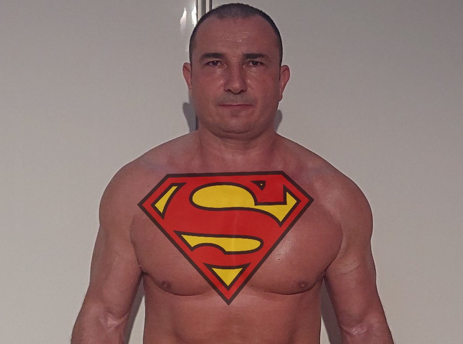 Ангелов: На улица сум херој, луѓе се сликаат со мене