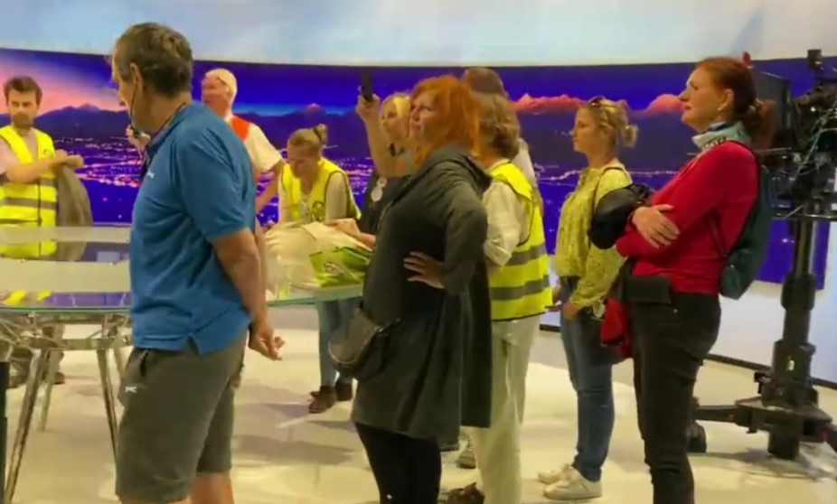 Антиваксери упаднале сред програма во јавниот сервис во Словенија (ВИДЕО)