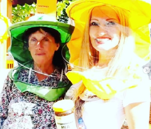 Кралицата на медот Атиџе со  Турунџиева продаваа мед ?(Фото)