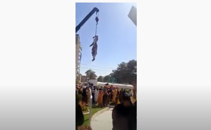 ВОЗНЕМИРУВАЧКО ВИДЕО: Талибанците на  плоштад обесија тела на наводни киднапери