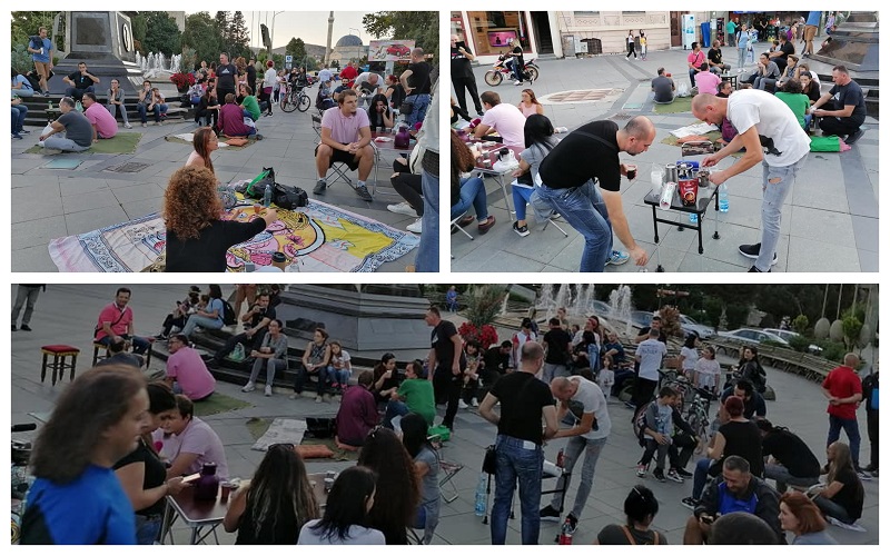 Не ги пуштаат невакциниpaни во кафулињата, за битолчани тоа не е проблем, си сварија кафе на плоштадот Магнолија (Фото)