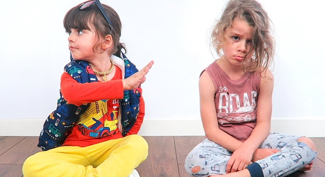 Царовска со новиот концепт ги дели децата на БОГАТИ и СИРОМАШНИ – Кој нема таблет да си купи или да си испечати учебници ❗