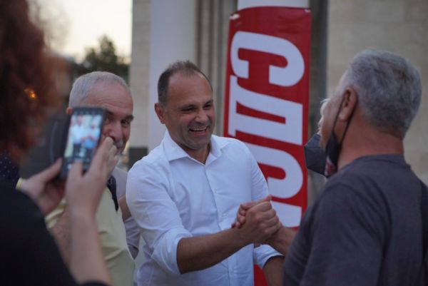 Носете маски, за министерот да не мора (Фото)