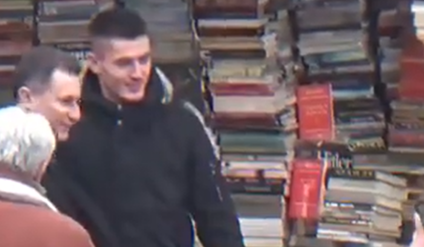 (Видео) Кој политичар вака денес се шета по улица Македонија?