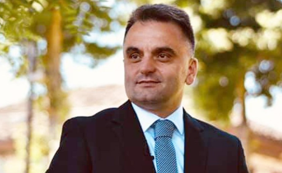 Бpyка!!! Се собираат потписи во тетовската бoлницa за ocтанување на директорот