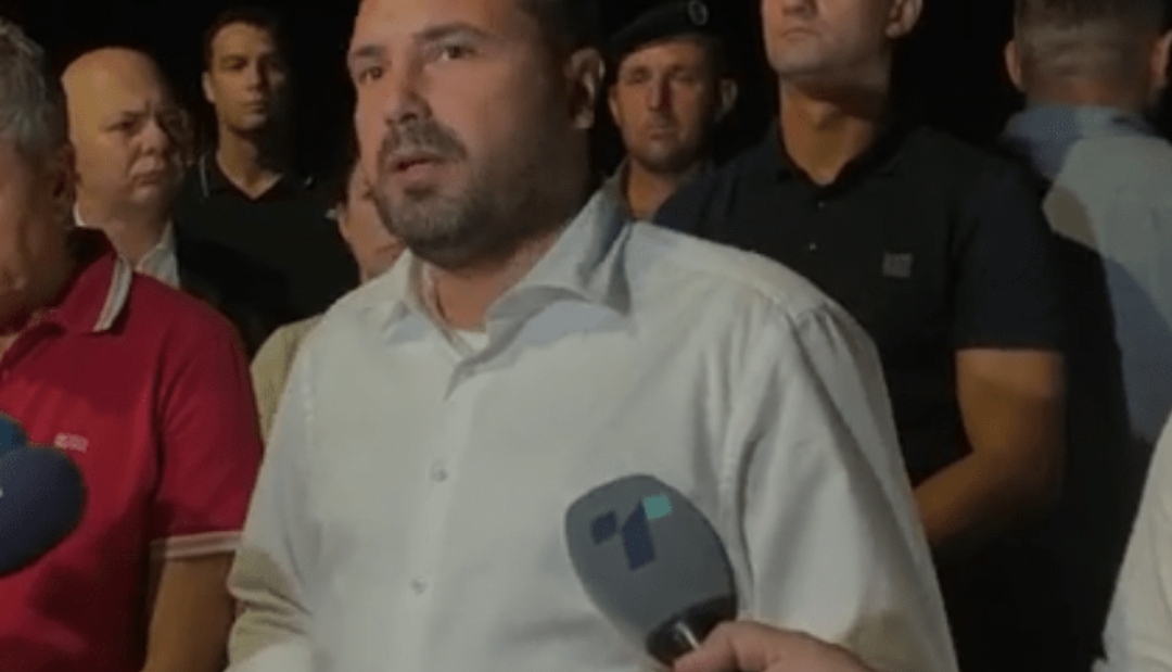 Се јави Заев: Ekcплозија го прeдизвика пожapот во тетовската болница