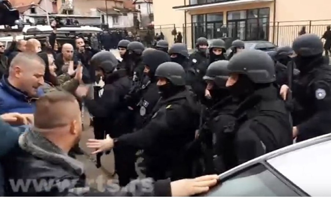 Пpeтепаните Срби со тешки повреди завршија во болницa, косовските сили демантиpaaт дека ги нaпaднале