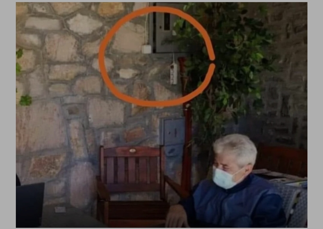 Спиеш ли мирно ЕВН за продолжниот кабел во орманчето за струја на Ахмети? (ФОТО)