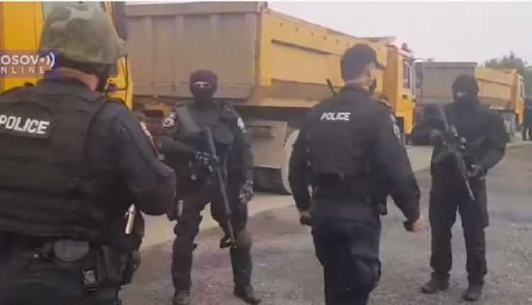 ВООРУЖЕНИ СИЛИ и Тензија на Косово: Косовската полиција вади таблици, Србите нервозни (ВИДЕО)